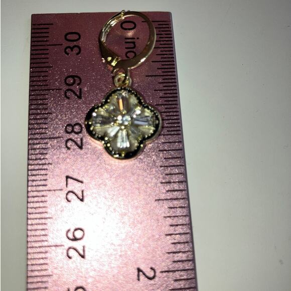 NWOT! 4 Leaf Clover Crystal Gold-Tone Dangle 1 1/8" Earrings! - Picture 8 of 8